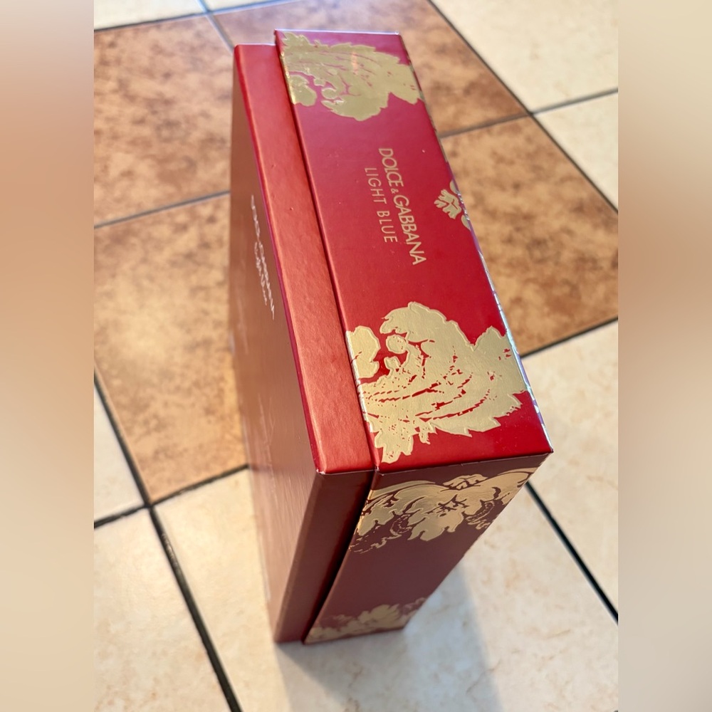 New in Box Dolce & Gabbana Light Blue 100 ml Fragrance Set with Red Box - Picture 5 of 9